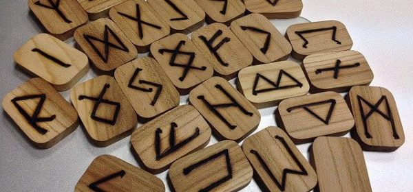 runes-1474991_640